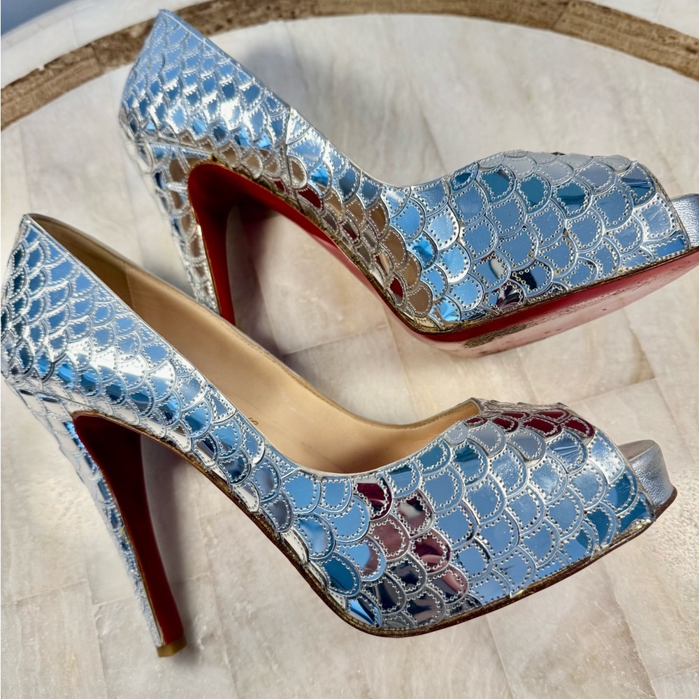 Christian Louboutin Silver Scaled Peep-Toe Heels, size 39 mint condition - Picture 5 of 10